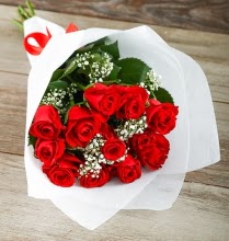 9 kırmızı gülden buket çiçeği  Uşak çiçek gönderme 