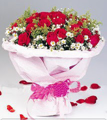  Uşak internetten çiçek satışı  12 ADET KIRMIZI GÜL BUKETI 