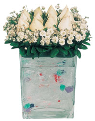  Uşak çiçekçi mağazası  7 adet beyaz gül cam yada mika vazo tanzim