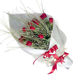  Uşak yurtiçi ve yurtdışı çiçek siparişi  11 adet kirmizi gül buket- Her gönderim için ideal