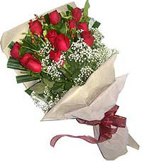 11 adet kirmizi güllerden özel buket  Uşak internetten çiçek siparişi 