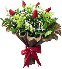  Uşak online çiçek gönderme sipariş  5 adet kirmizi gül buketi demeti