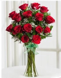 Cam vazo içerisinde 11 kırmızı gül vazosu  Uşak anneler günü çiçek yolla 